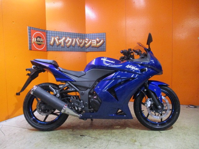 横から見てもこの通り状態グッド！！びっくりするくらい綺麗な安心の純正フルノーマル車両！！